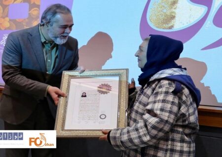 نشان درجه یک هنری به «مینو غزنوی» اهدا شد